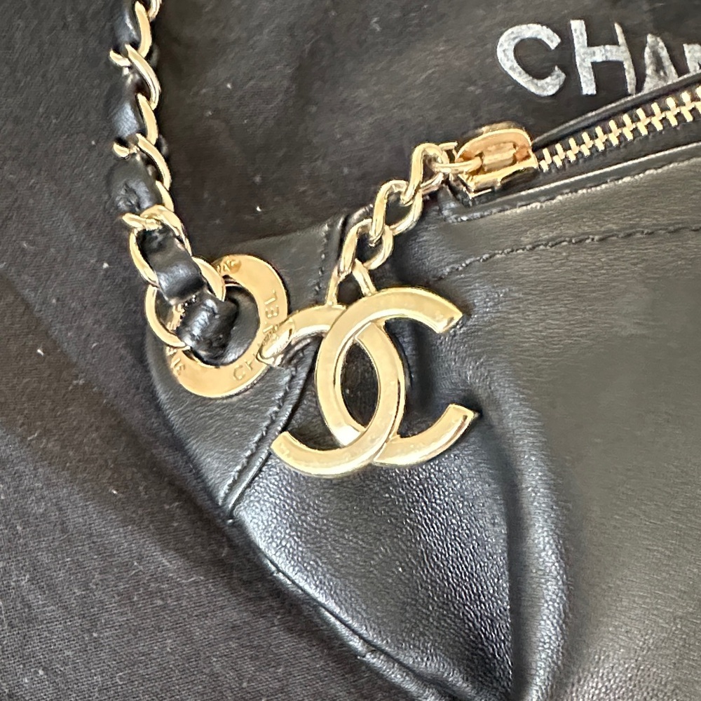 Chanel Black Quilted Waist Bag - Picture 2 of 11
